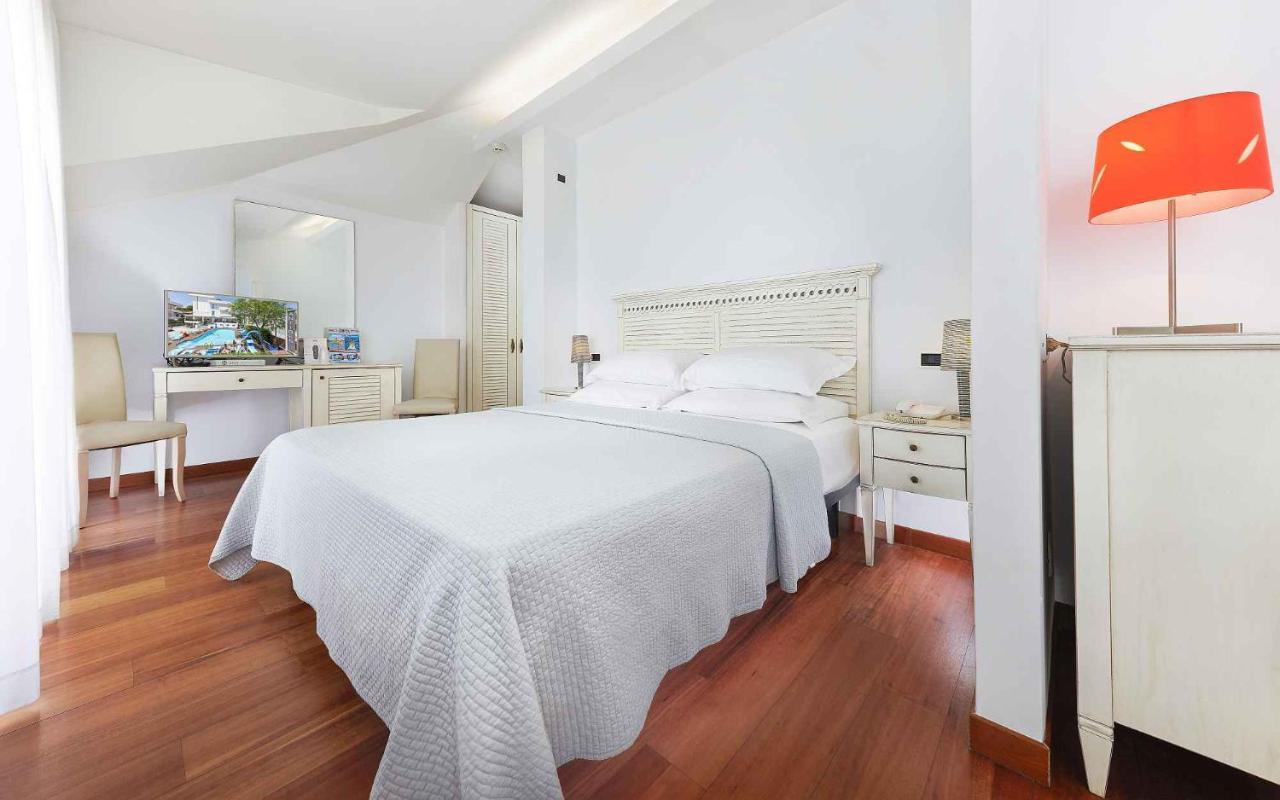 Hotel Antibes Riccione Exterior foto