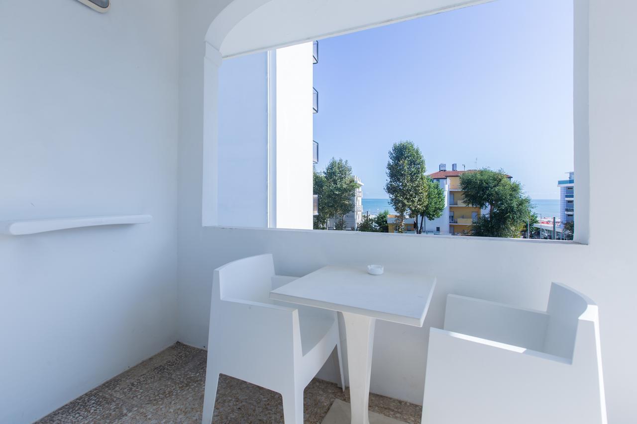 Hotel Antibes Riccione Exterior foto